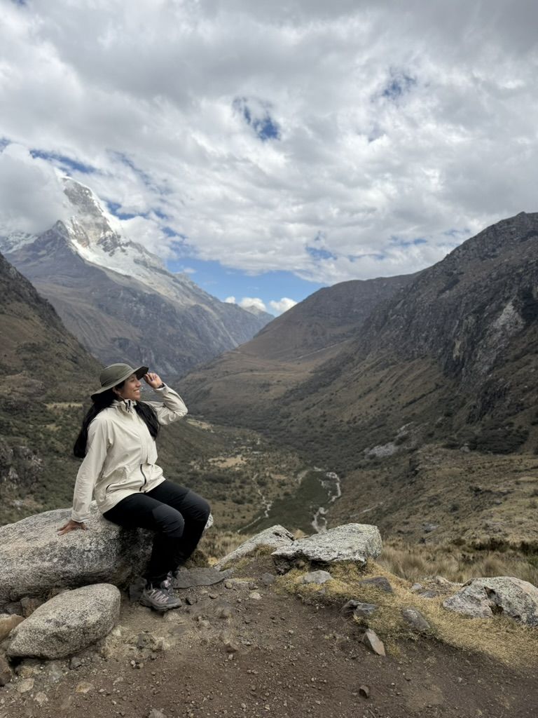 Descansant davant del gegant blanc · Parc Nacional del Huascarán FOTO: Maria Celia Lucana Meneses