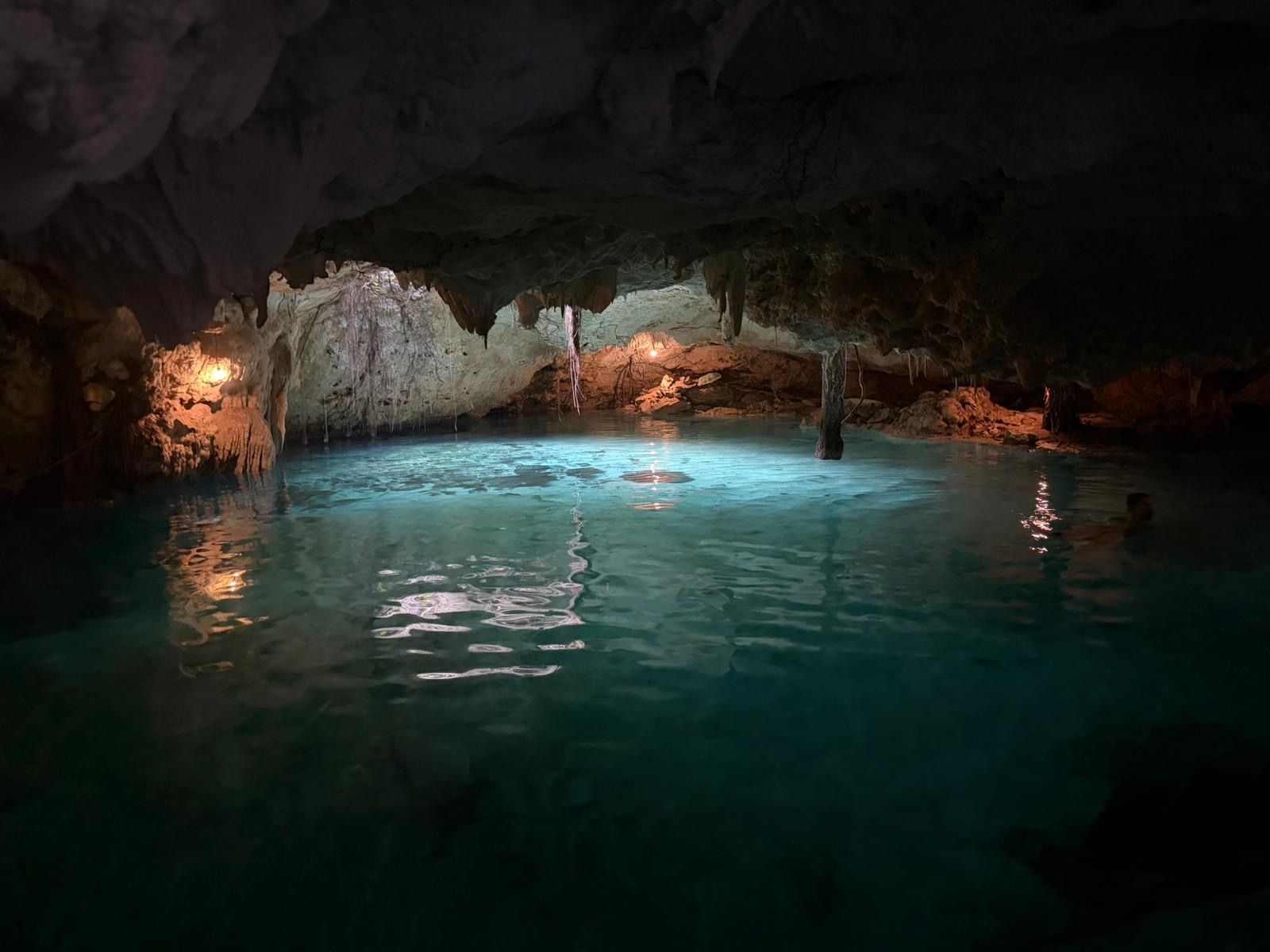 Dins la cova · Cenote Península Yucatán FOTO: Maria López Cano