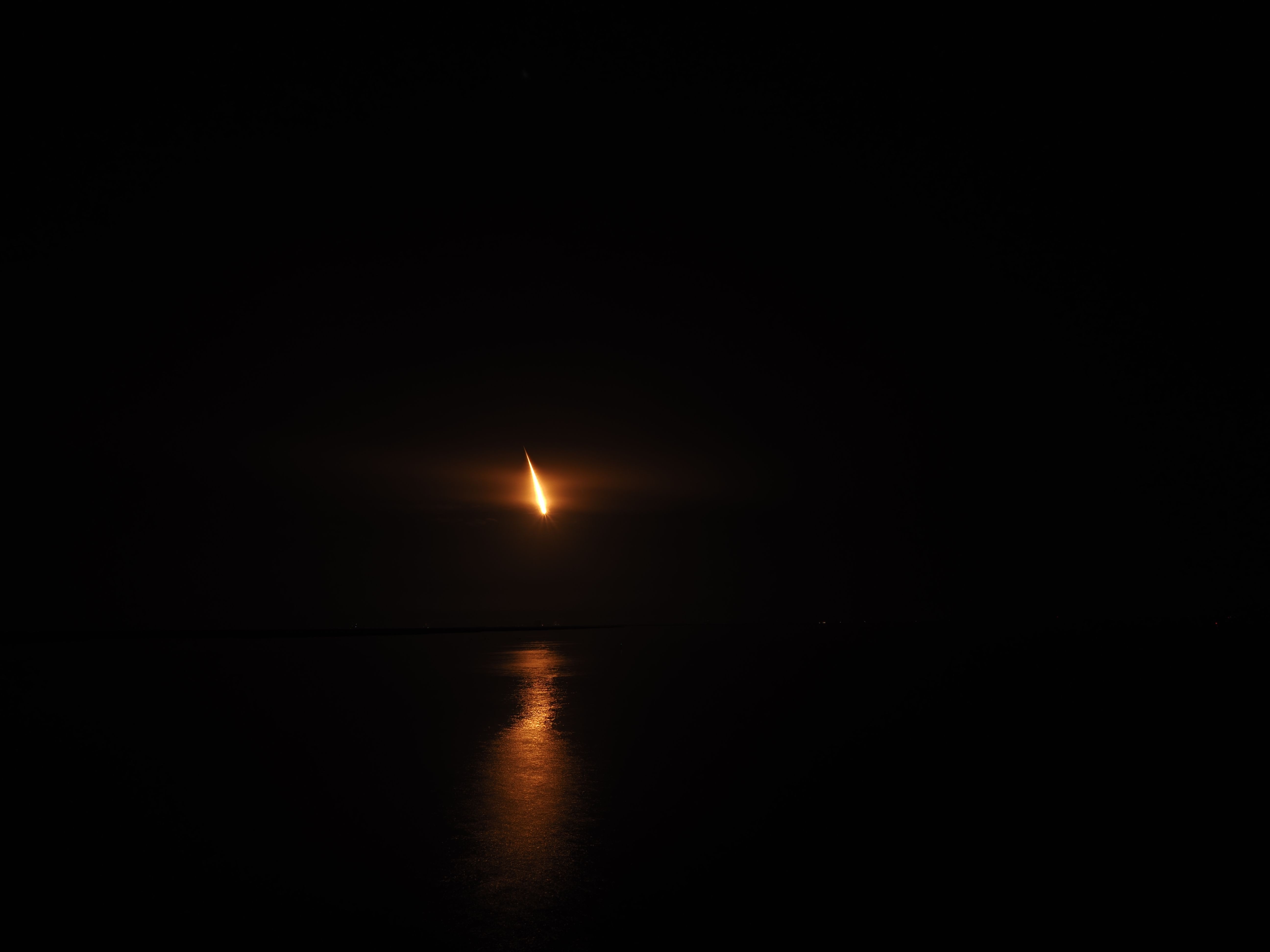El cami cap a les estrelles  Reflexe de coet a l´aigua · Cap Canaveral  Florida FOTO: EDGAR MESEGUER BATLLE