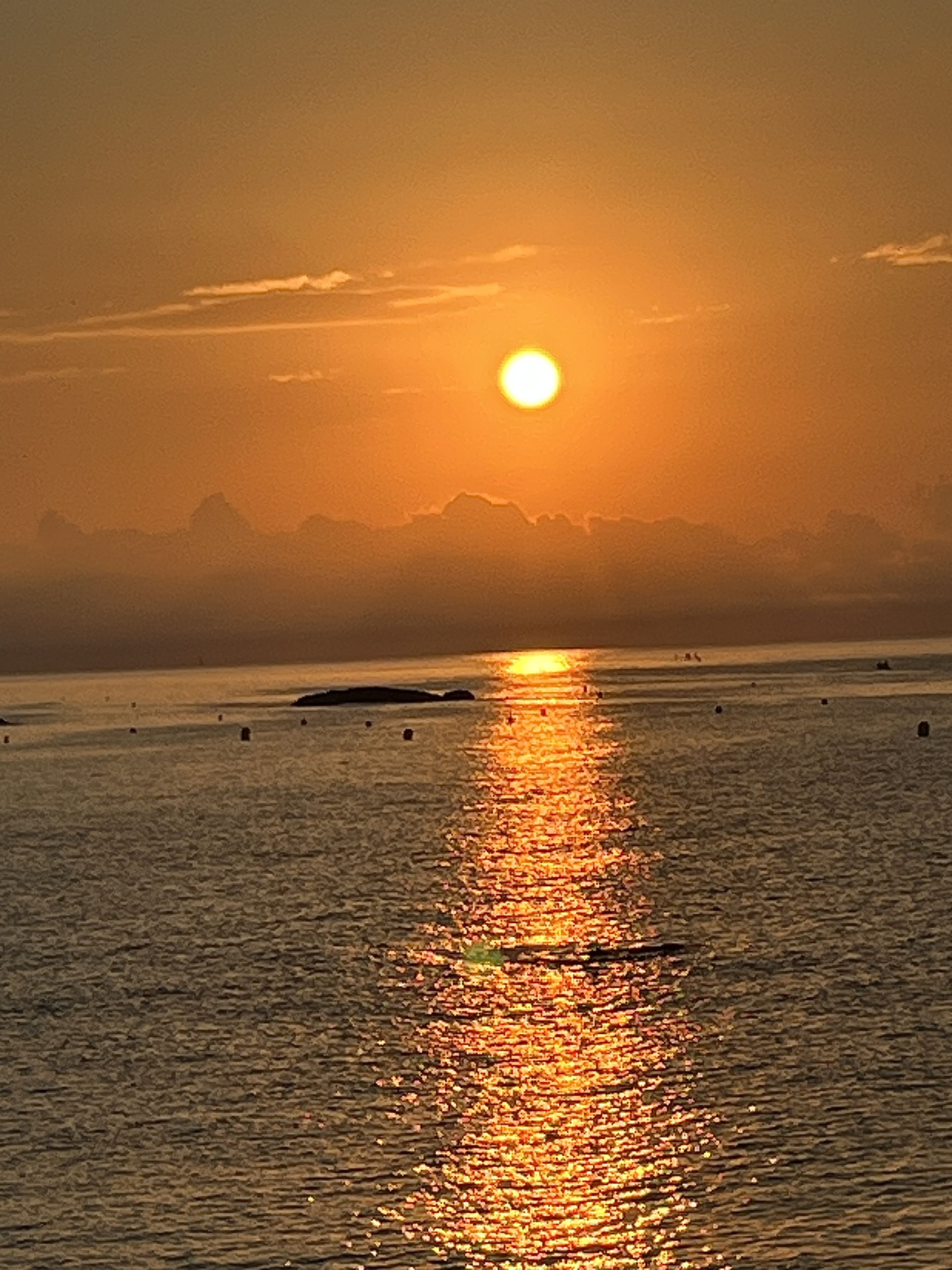 El primer raig de sol · Platja d’Aro, Costa Brava FOTO: Mariona Laguia Font