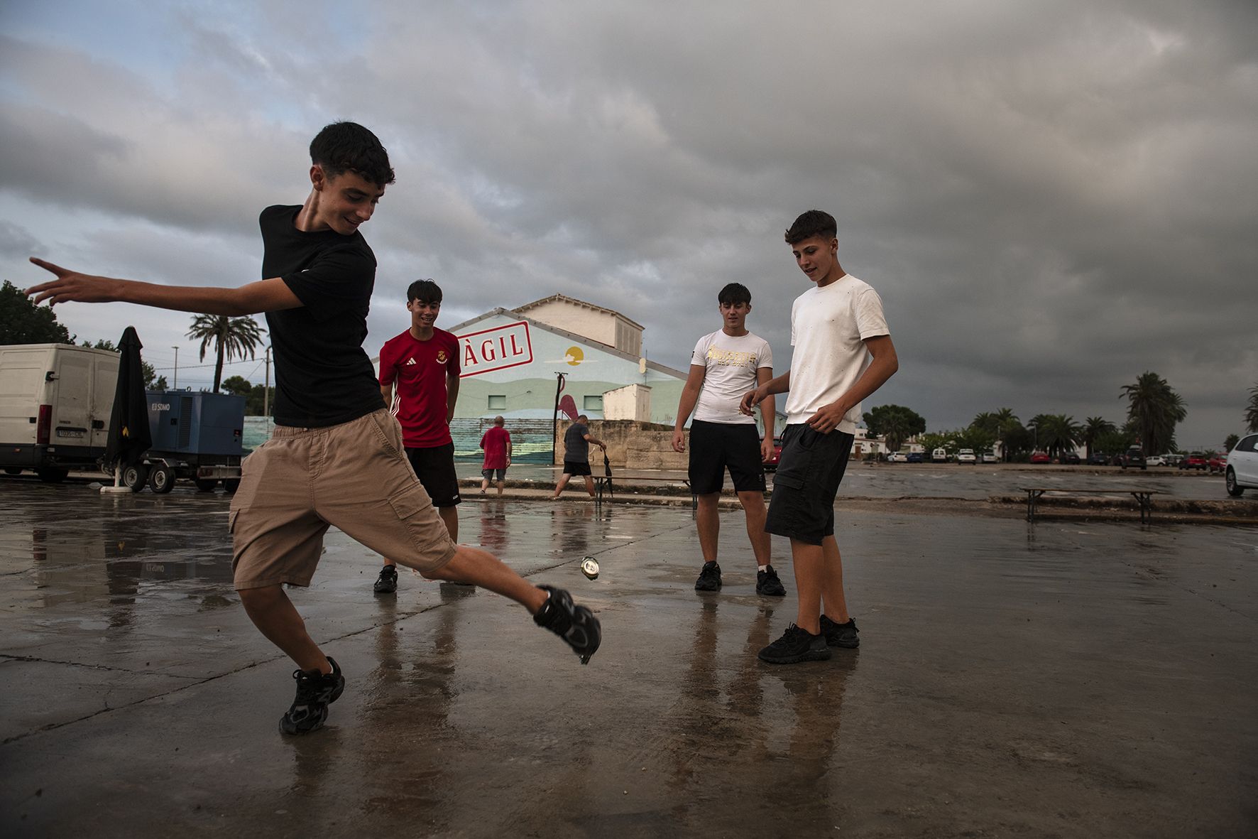 FUTBOL LLAUNA · EL POBLENOU DEL DELTA EN UN DESCANS MENTRE FEIEN BOUS #JAIME · CHARLES BERNIS