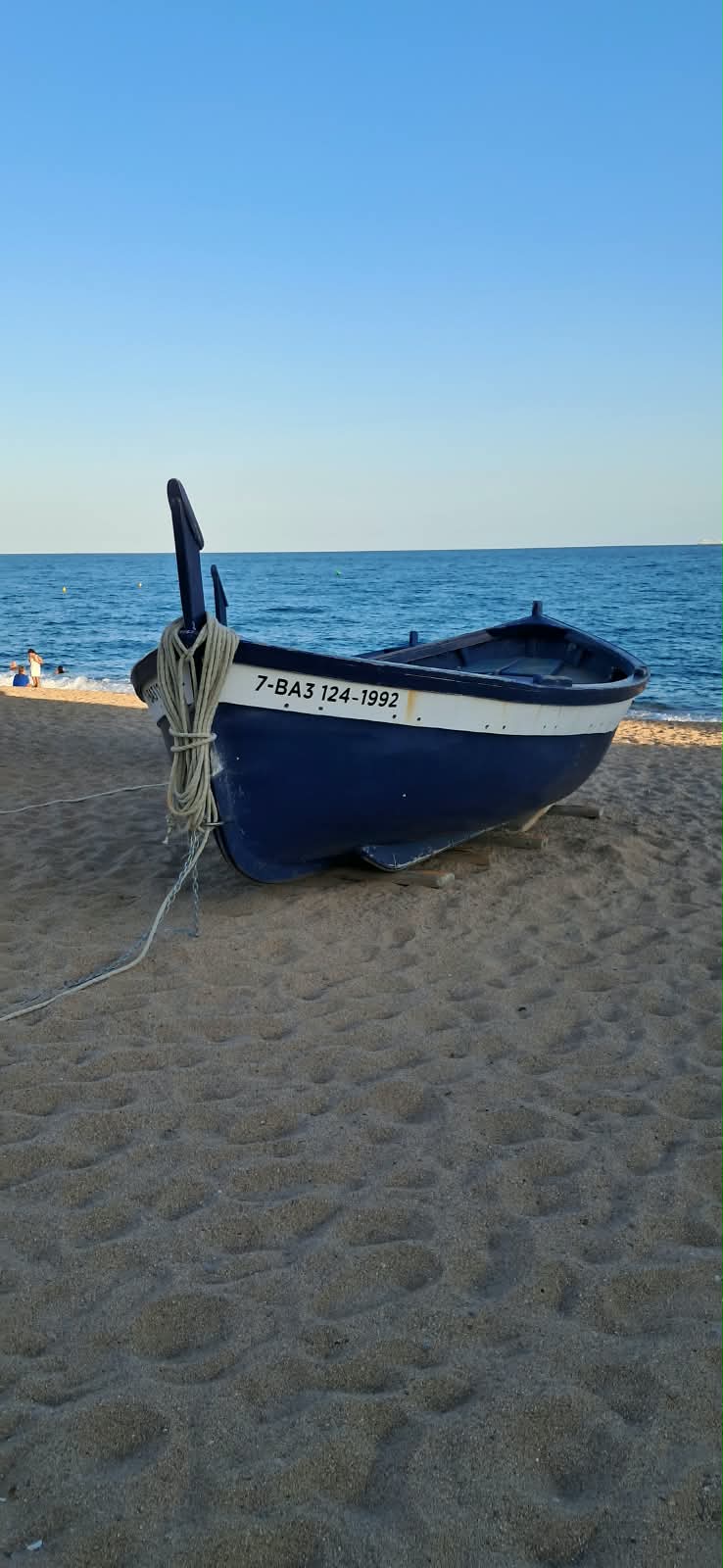 La barca solitària · Pineda (Barcelona) FOTO: Rogeli Pedró Fontanet