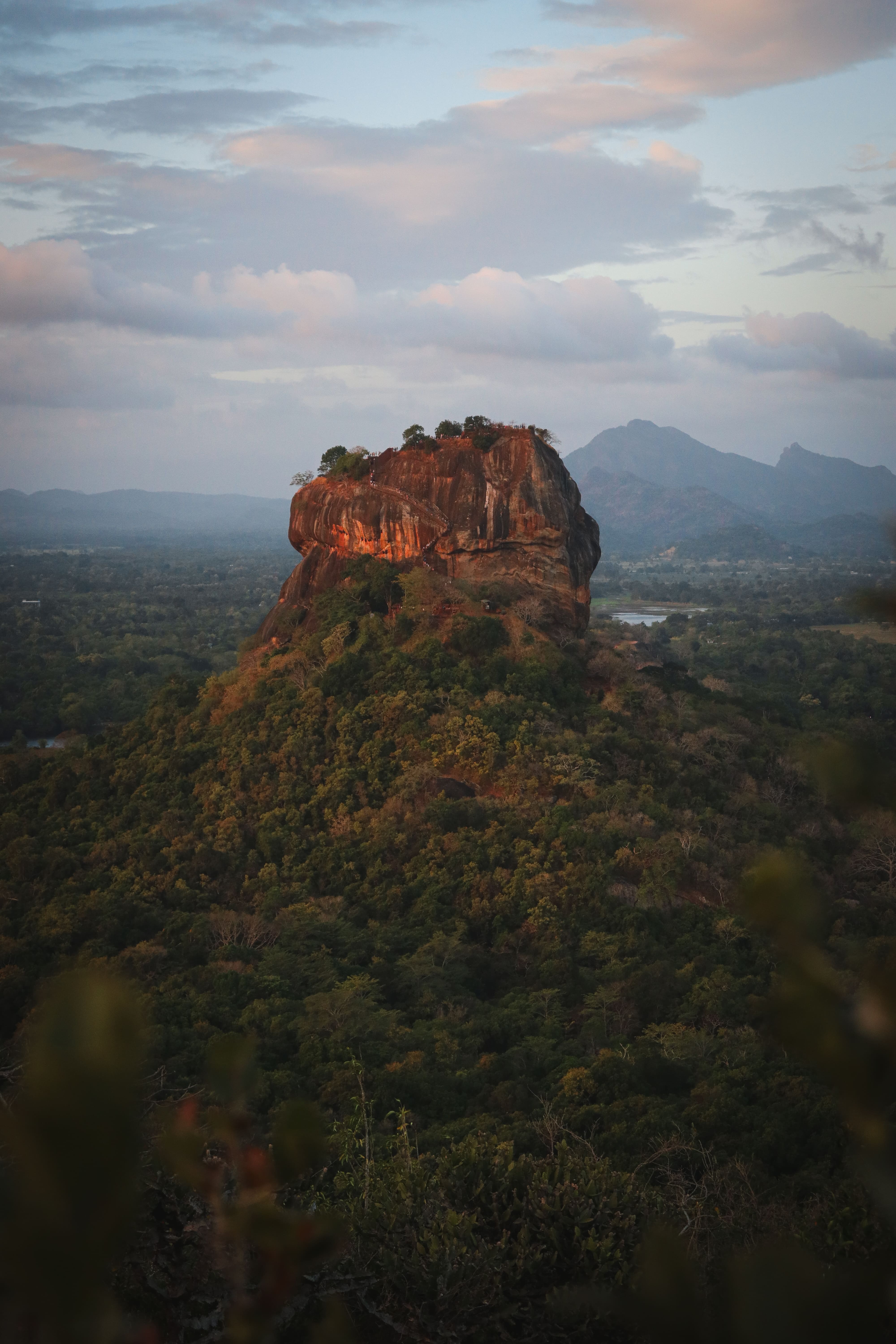 La roca del lleó · Des de la muntanya Pidurangala, a Sri Lanka FOTO: Daniel Trius Arias