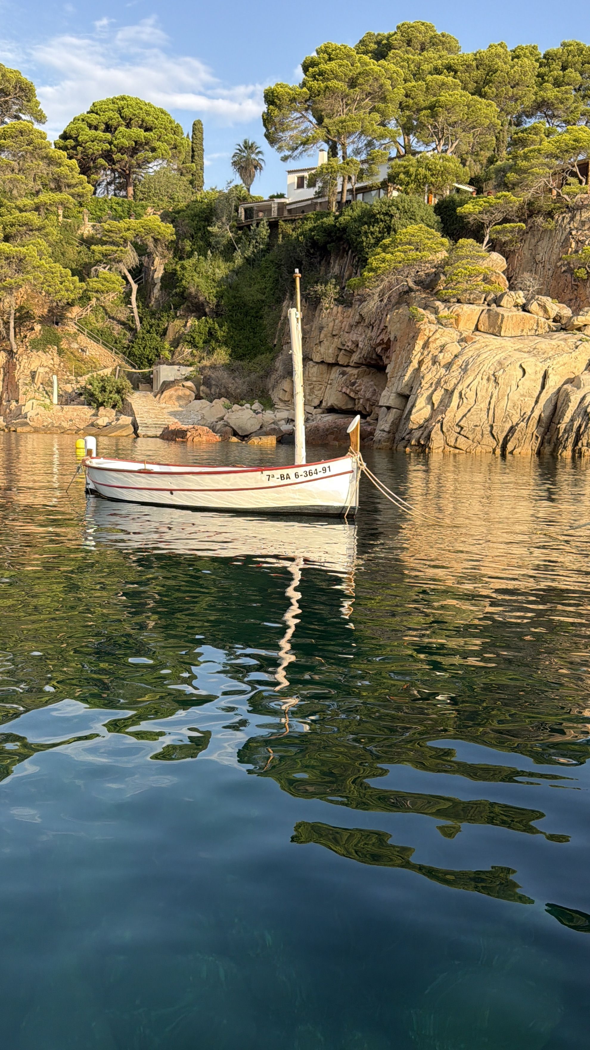 Matins d’estiu · Cala Aigua Xelida, Palafrugell, Girona FOTO: Elizabeth Quito Rivera
