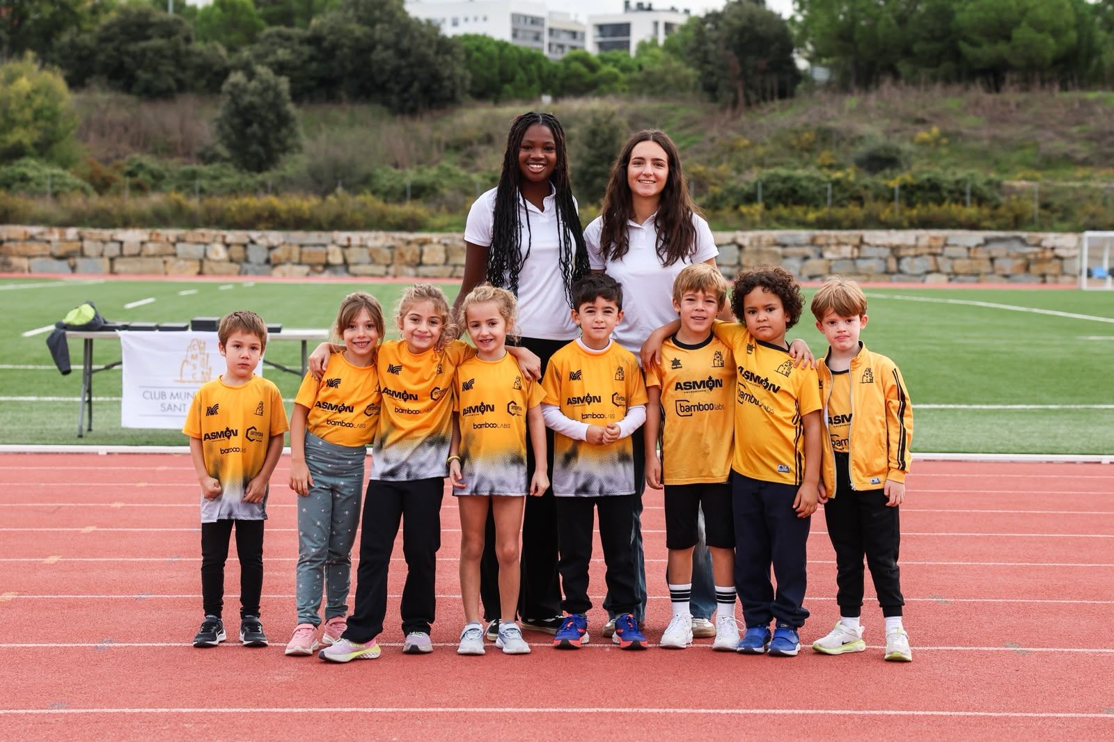 Presentació dels equips de la secció d'atletisme del Club Muntanyenc Sant Cugat 2026/2027. FOTO: Ajuntament
