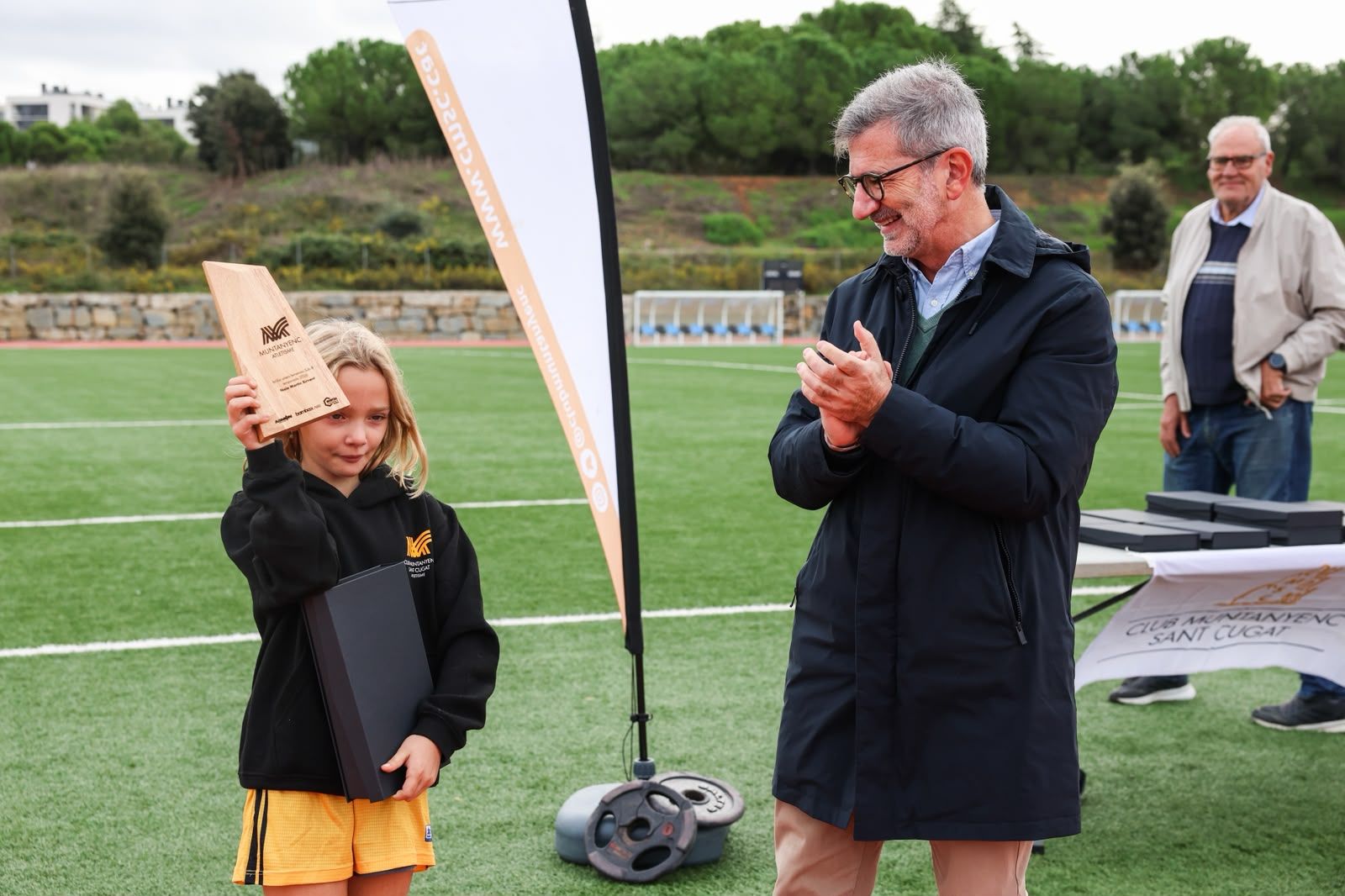 Presentació dels equips de la secció d'atletisme del Club Muntanyenc Sant Cugat 2026/2027. FOTO: Ajuntament