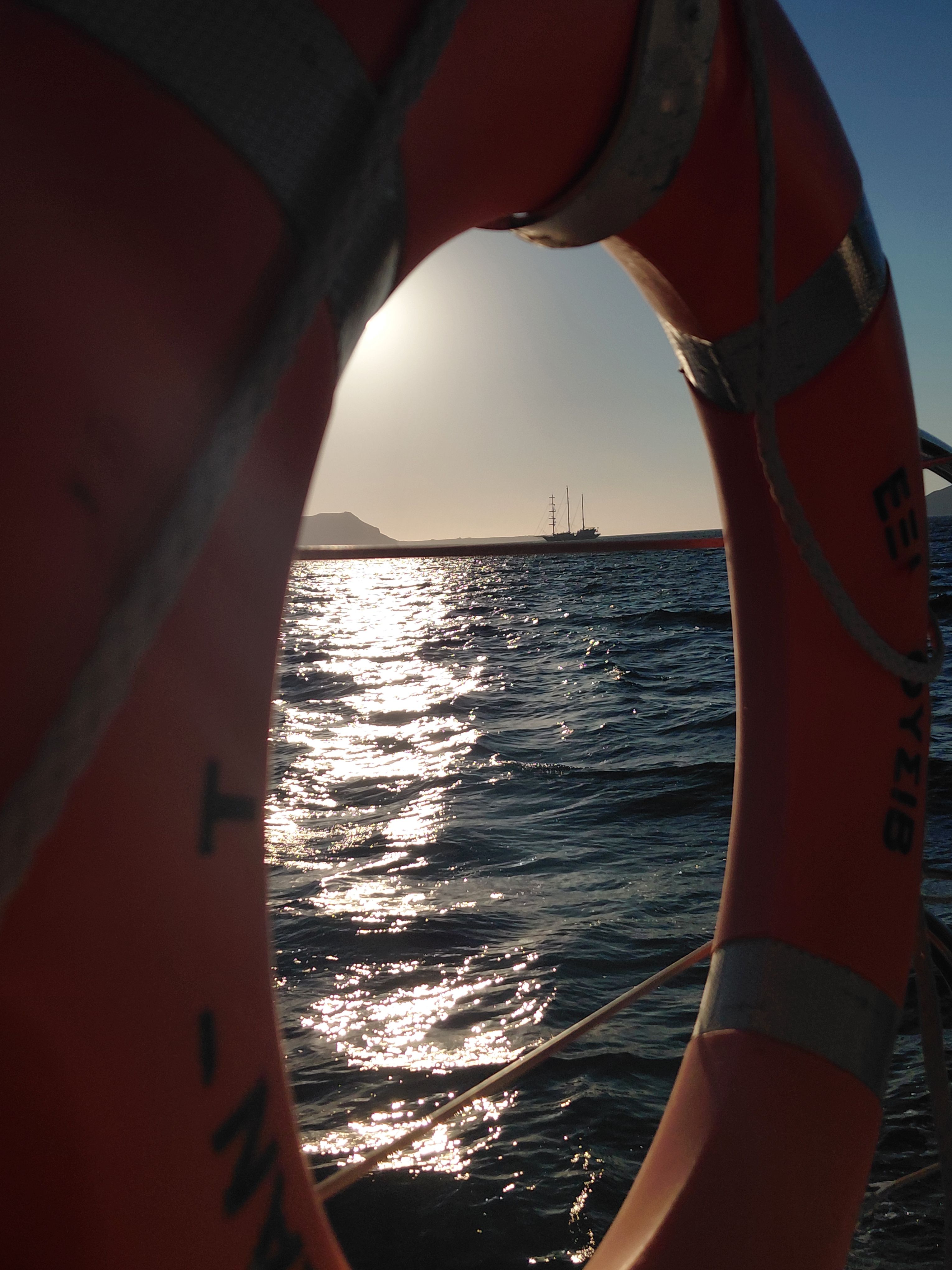 Navegant a la deriva · Santorini, Grècia FOTO: Mia Cabedo Coll